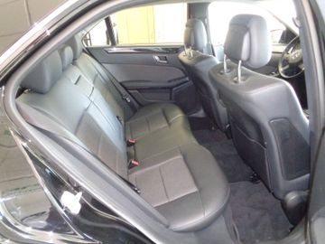 Fahrzeugabbildung Mercedes-Benz E 200 CGI Blue AT-Motor / XENON / NAVI
