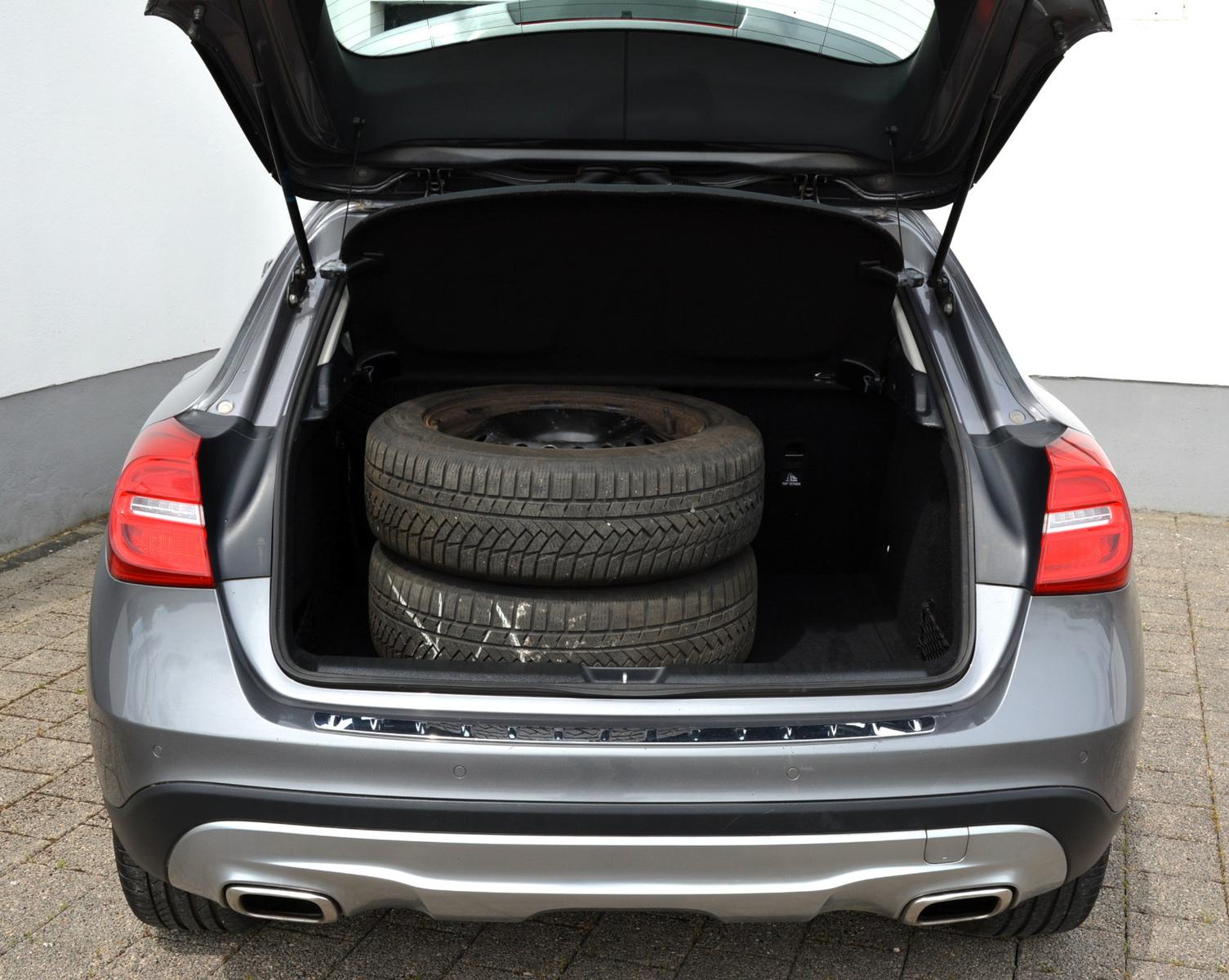 MERCEDES-BENZ GLA - 200 - BI-XENON - 156 CV