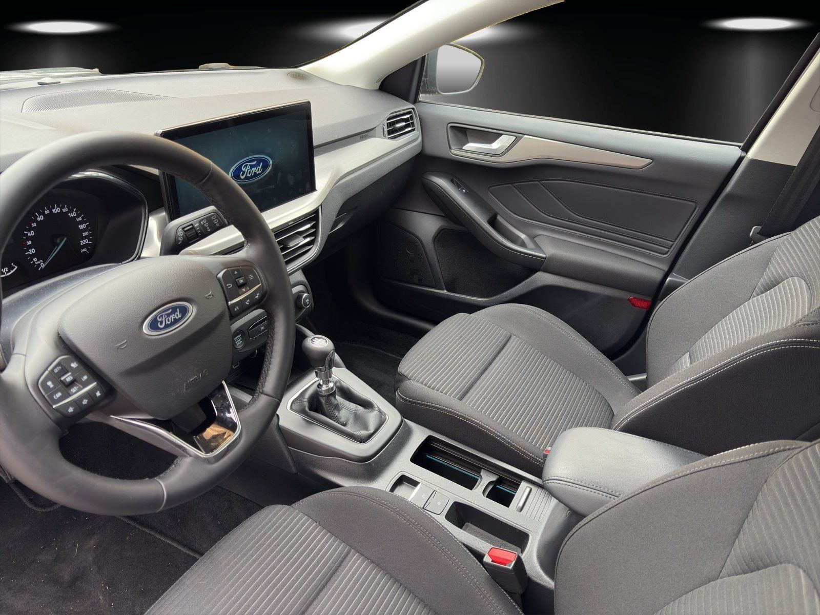 Fahrzeugabbildung Ford Focus Titanium Turnier Winter P. Kamera e.Call