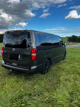 Toyota Proace Verso 2.0 D-4D L2 Executive 8 Stuf - silberne Toyota Proace (Verso)