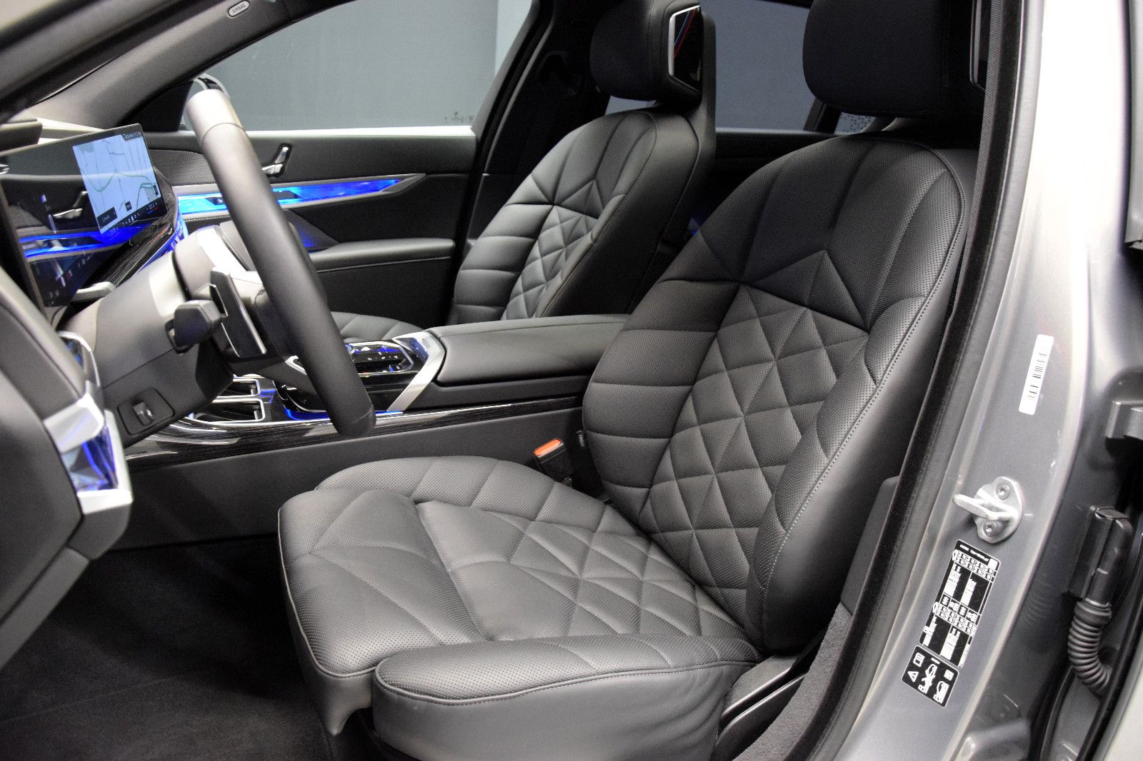 Fahrzeugabbildung BMW 740d xDrive M Sport Sky-Lounge AHK Standheizung