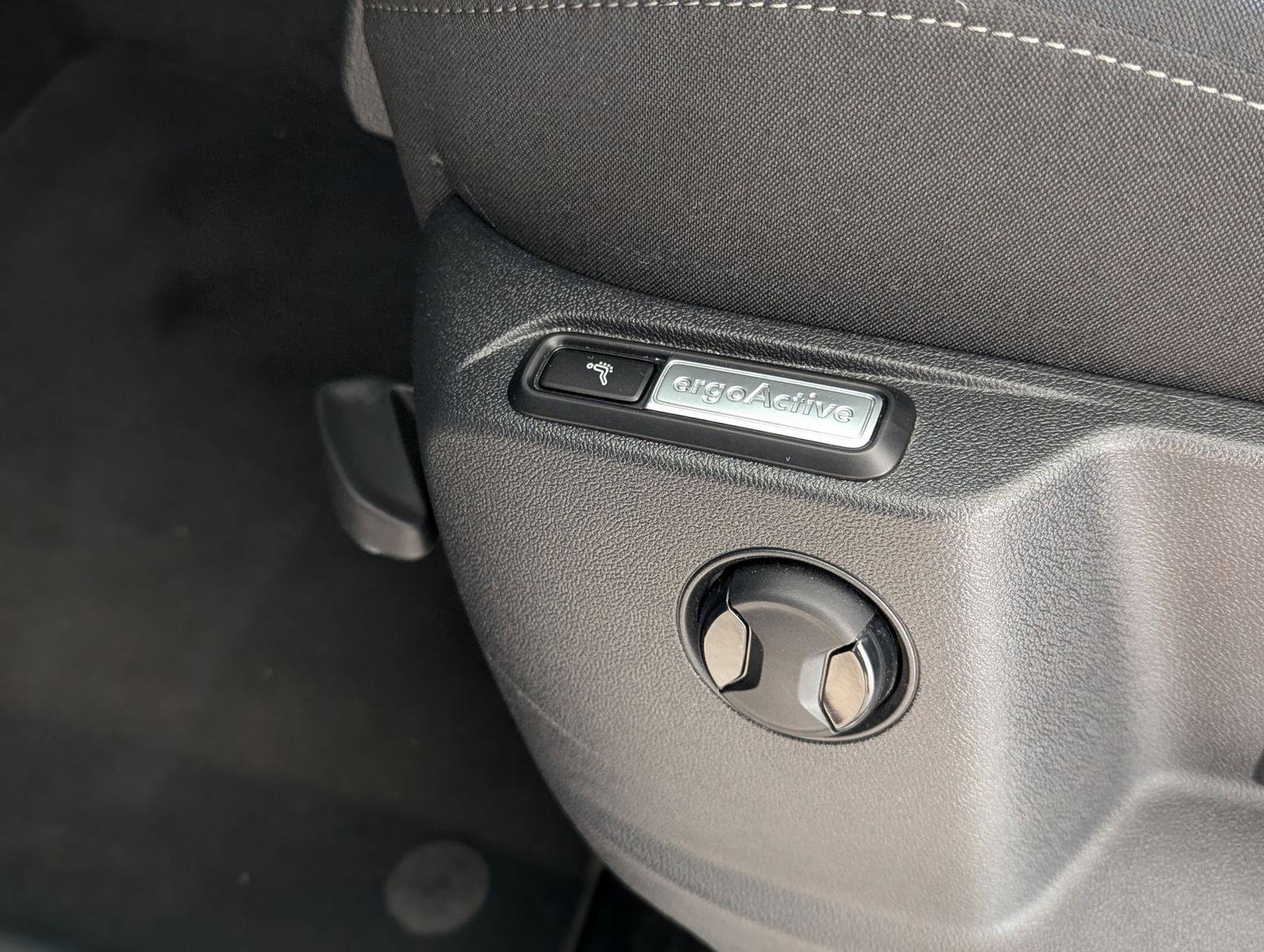VW Tiguan 2.0 TDI DSG Elegance HUD Assist-Plus StHz - Image 22