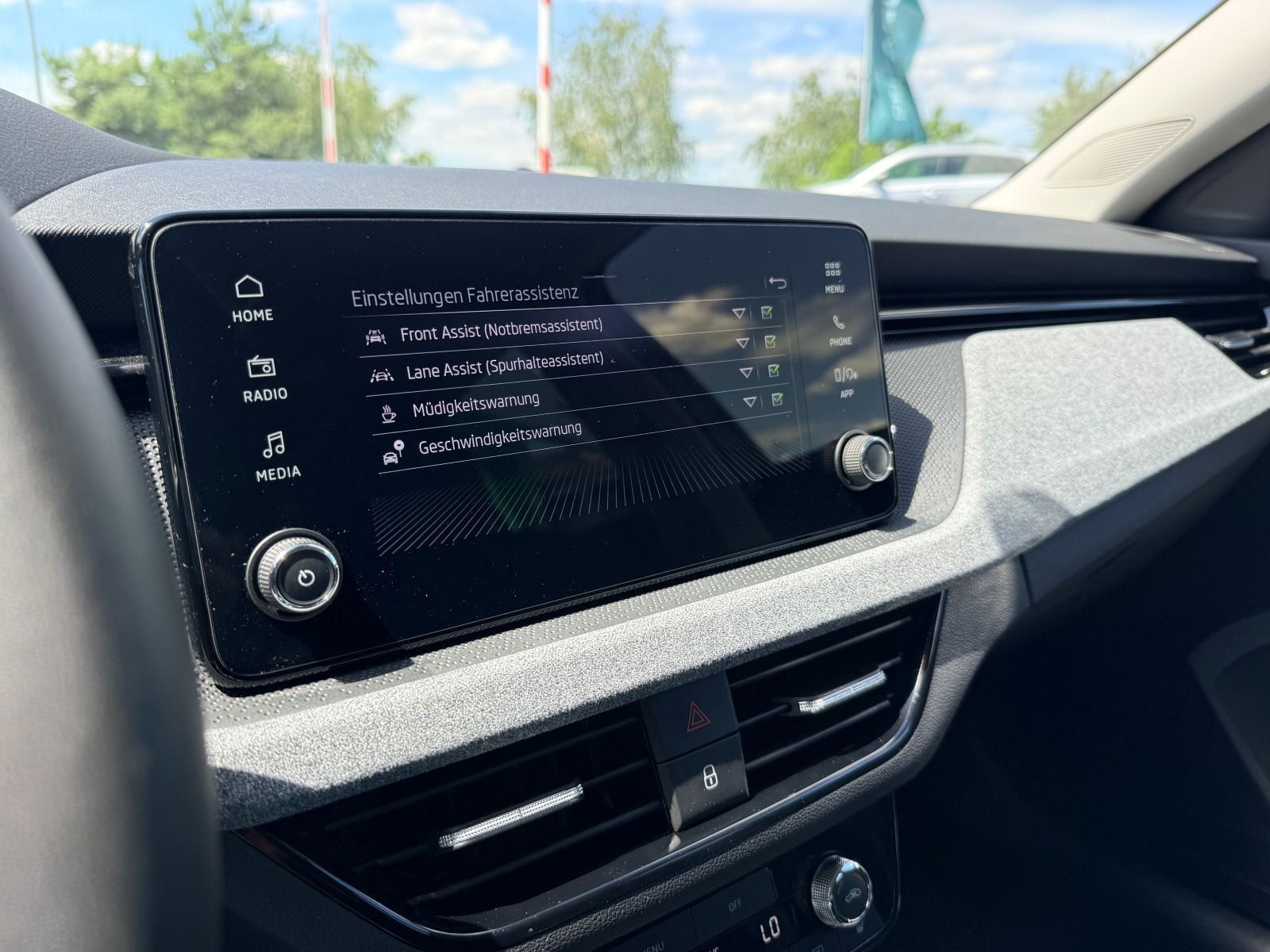 Fahrzeugabbildung SKODA Scala Selection Tour 1.0 TSI 70kW*5-Gang*RFK*Sma