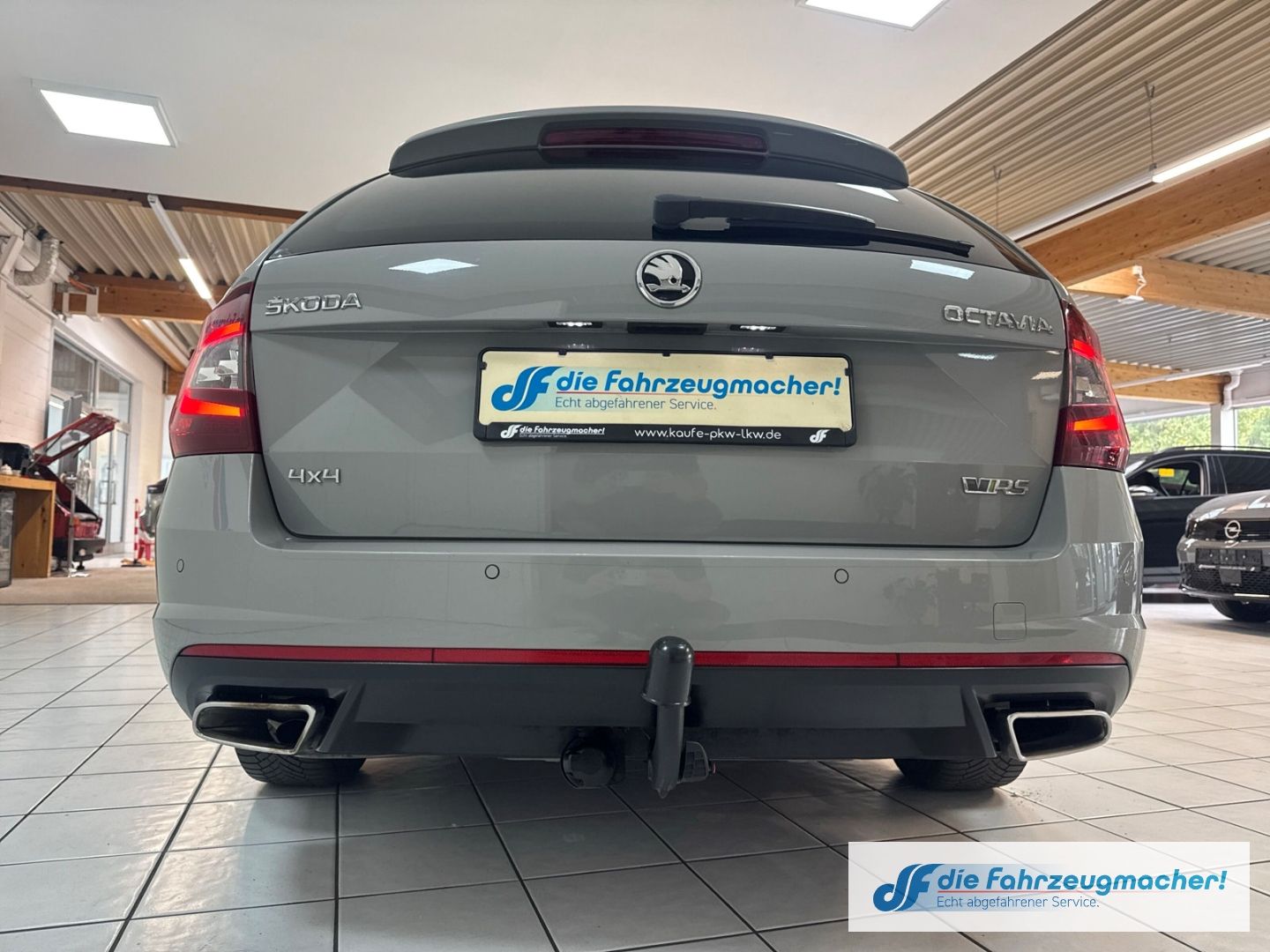Fahrzeugabbildung SKODA Octavia Combi RS 4x4 Sportpaket AHK Navi LED *EX