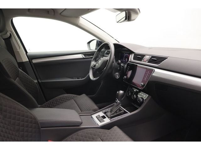 Fahrzeugabbildung SKODA Superb Combi Ambition LED ACC Navi DSG