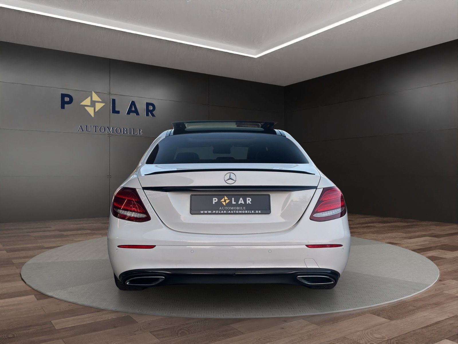 Fahrzeugabbildung Mercedes-Benz E 220d Lim. Pano/Widescreen/Kamera/MBeam