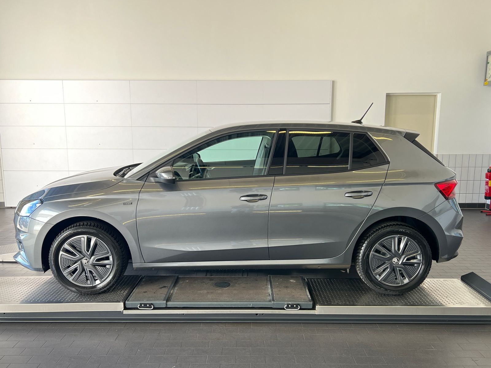 Fahrzeugabbildung SKODA Fabia Selection Tour 1.0 TSI *Vorb. AHK, LED, Ka