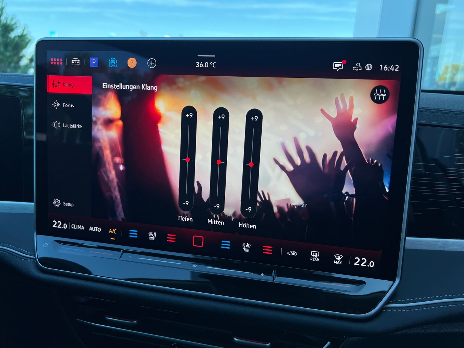 Fahrzeugabbildung Volkswagen Passat Variant Elegance 1.5 eTSI DSG *AHK,IQ-Lig