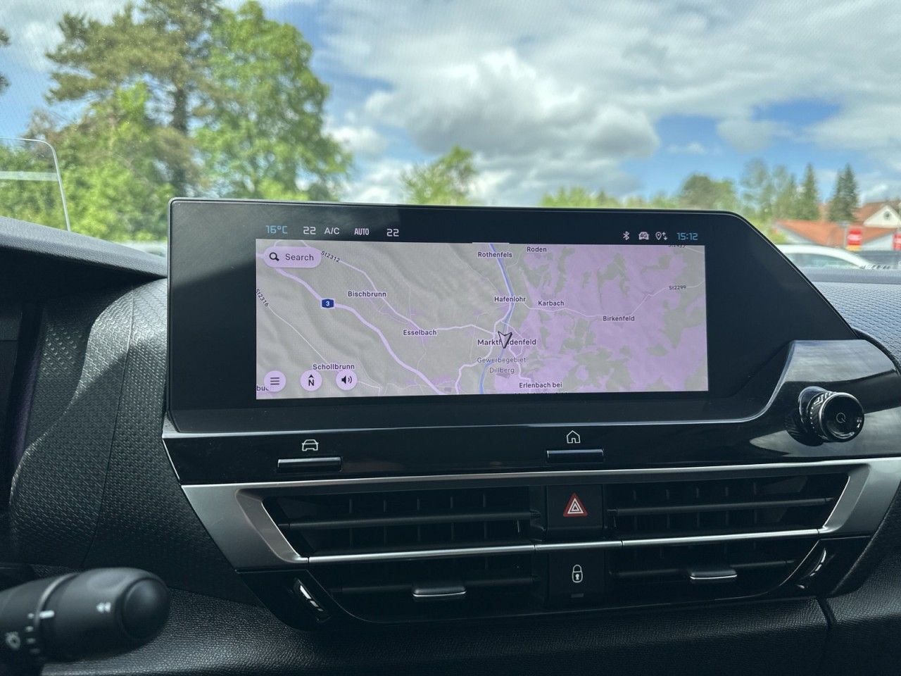 Fahrzeugabbildung Citroën ë-C4 X Shine-1Hnd-Navi-Schiebedach* - mit KI generiert/bearbeitet