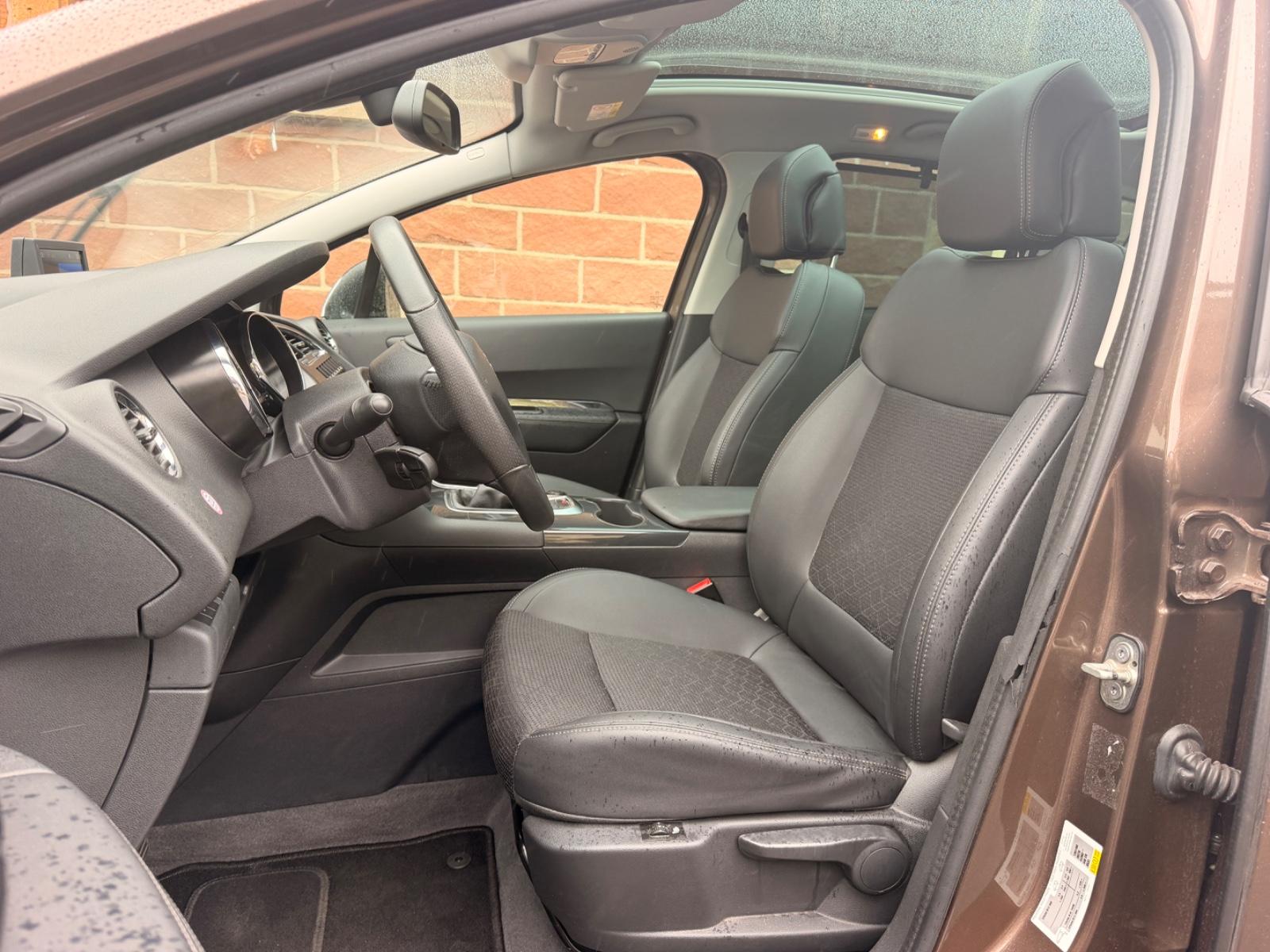Peugeot 3008 Allure 1.6 16V Turbo Navi / Pano / Xenon