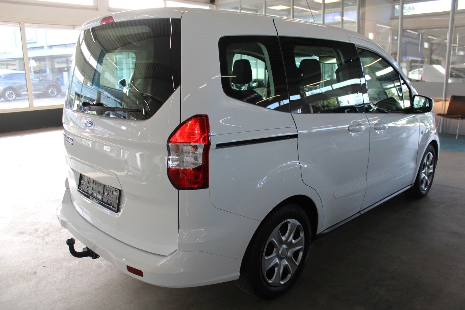 Fahrzeugabbildung Ford Tourneo Courier 1.5 TDCi Trend AHK KLIMA WinterP