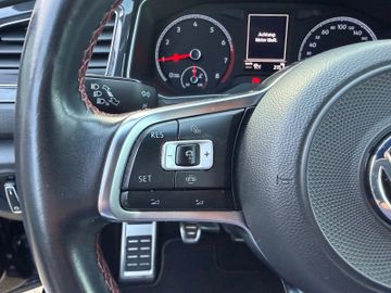 Volkswagen T-Roc - 11