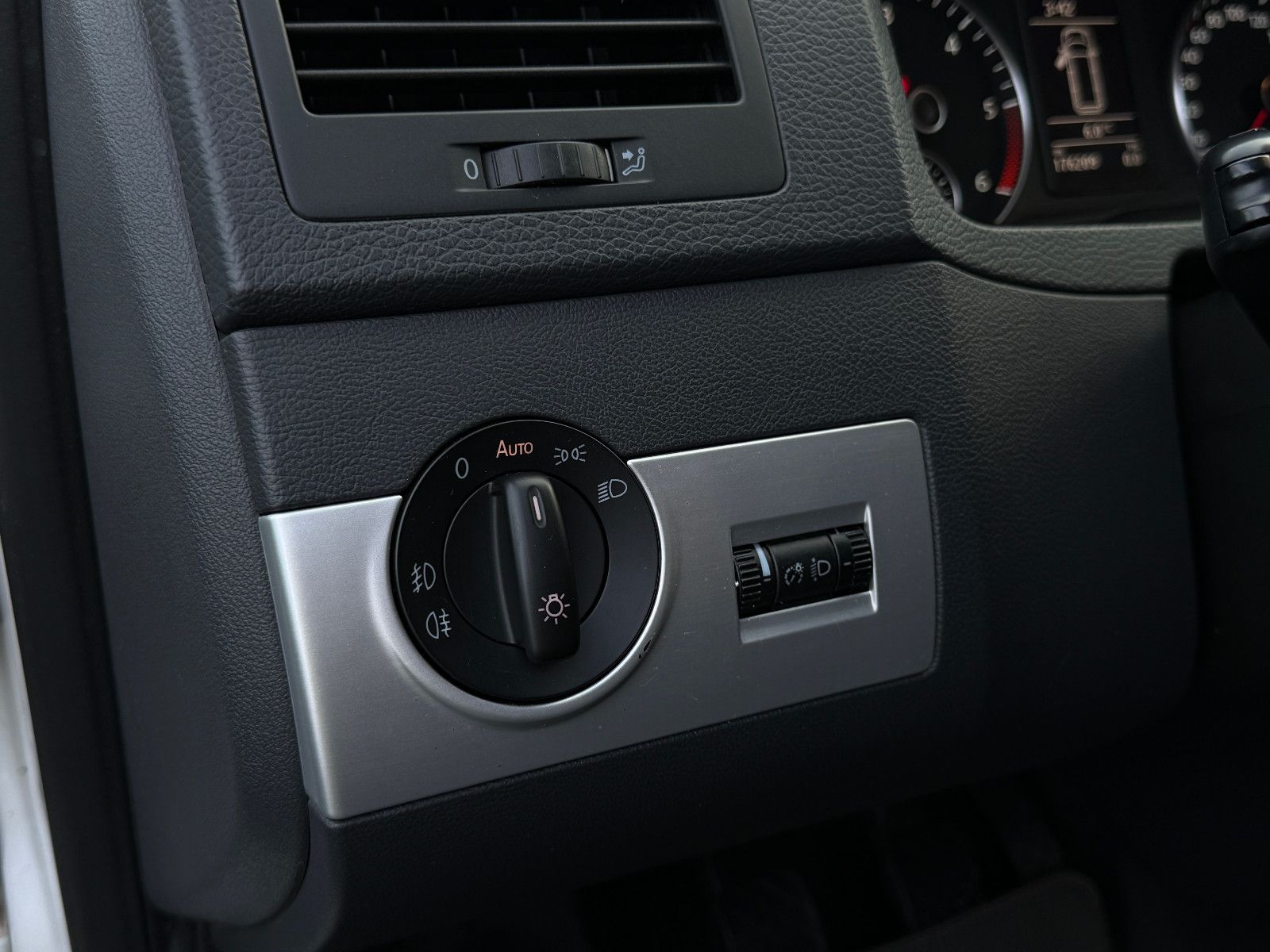 Fahrzeugabbildung Volkswagen T5 Multivan Edition 25 DAB GRA Side-Assist PDC