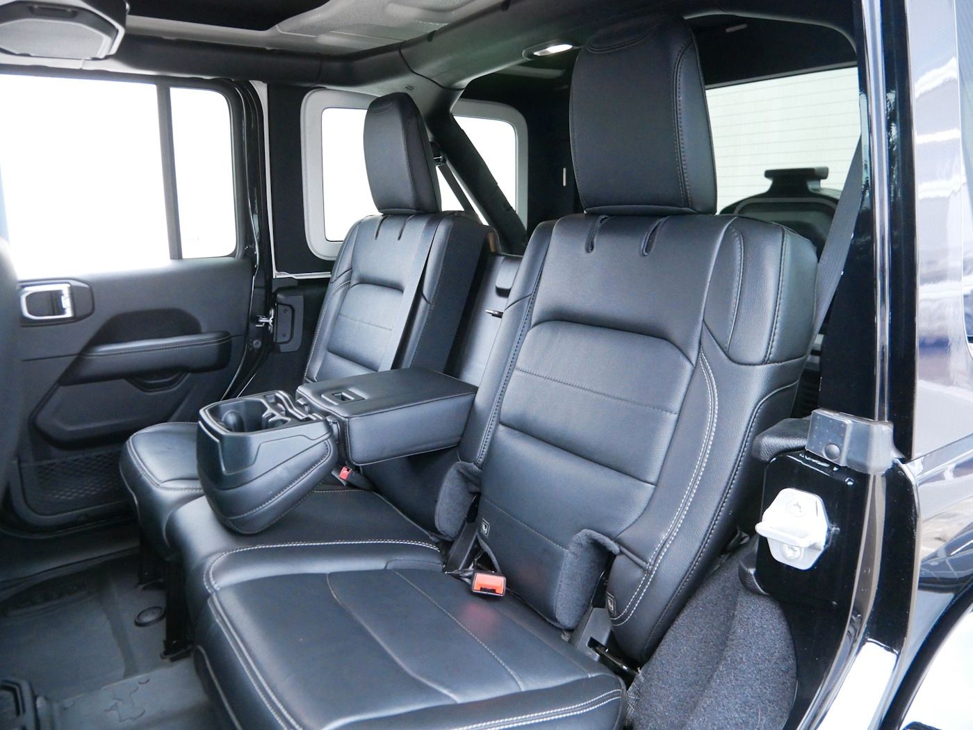 Fahrzeugabbildung Jeep Wrangler Unlimited 2.2 Overland 1.Hand AHK LED