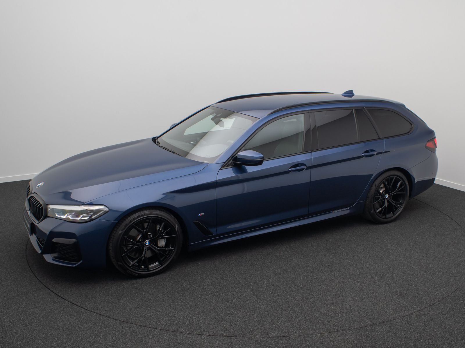 Fahrzeugabbildung BMW 530d M Sport DAB H/K Kamera Alarm Komfort 19Zoll