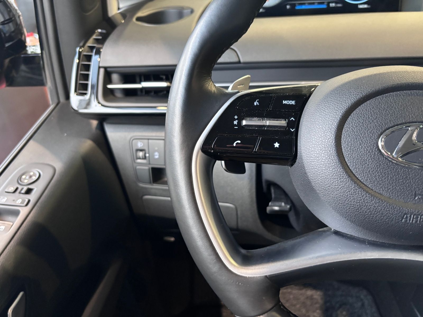 Fahrzeugabbildung Hyundai STARIA Trend 2WD SHZ LED NAVI ALU