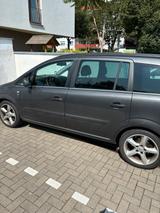 Opel Auto Opel zafira aus 2hand Polizei Auto - Opel Zafira in Köln