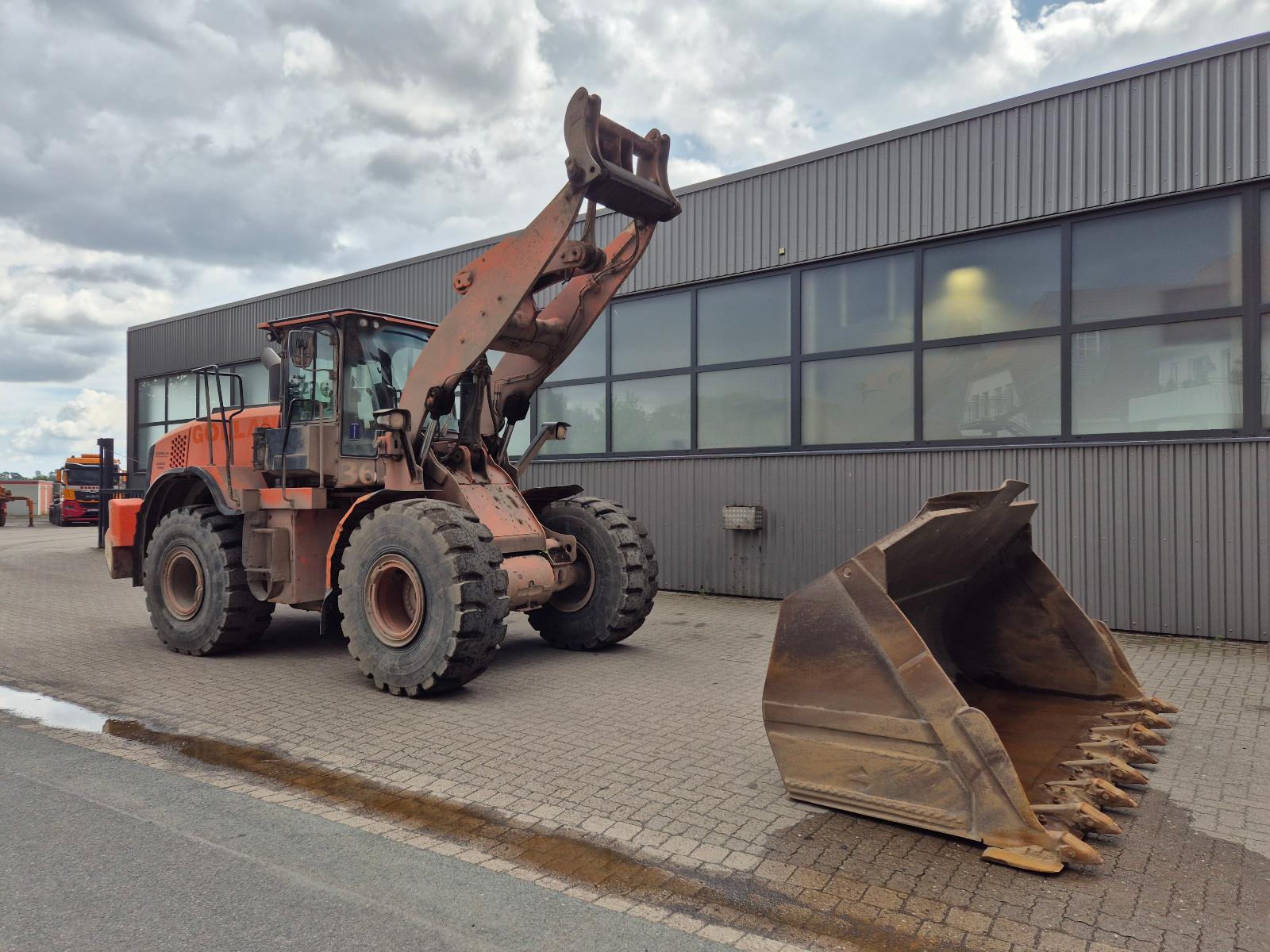 CAT 962M Waage, Schnellwechsler, Gabeln