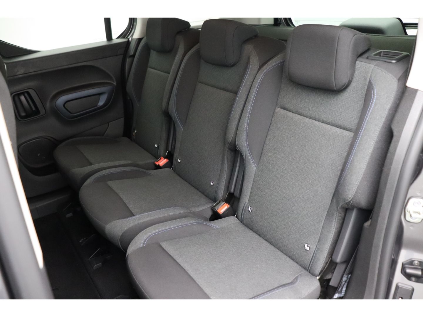 Fahrzeugabbildung Peugeot Rifter 1.2 Pure Tech Allure Pack L1 AUTOMATIK
