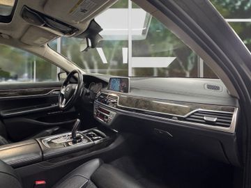BMW 750 - 10