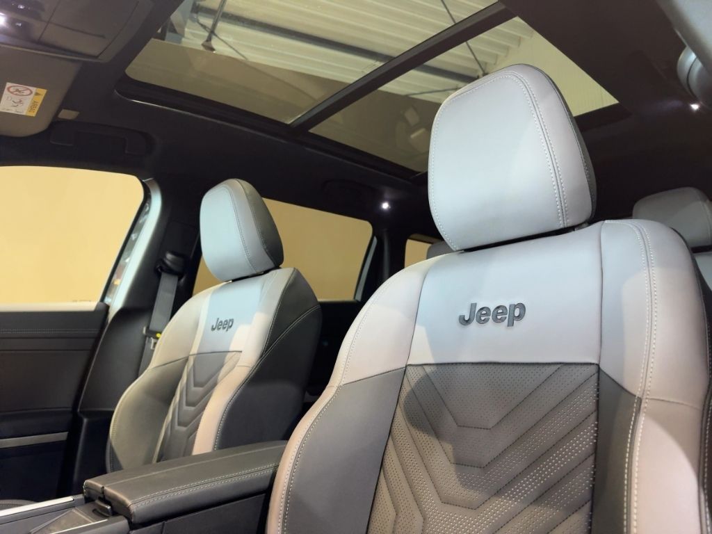 Fahrzeugabbildung Jeep Compass Elektro FIRST EDITION Sicherheits-Paket,