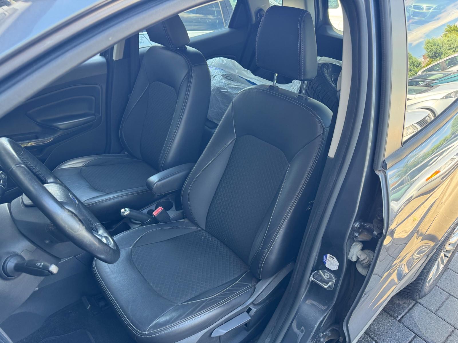 Ford EcoSport 2015 — photo 10