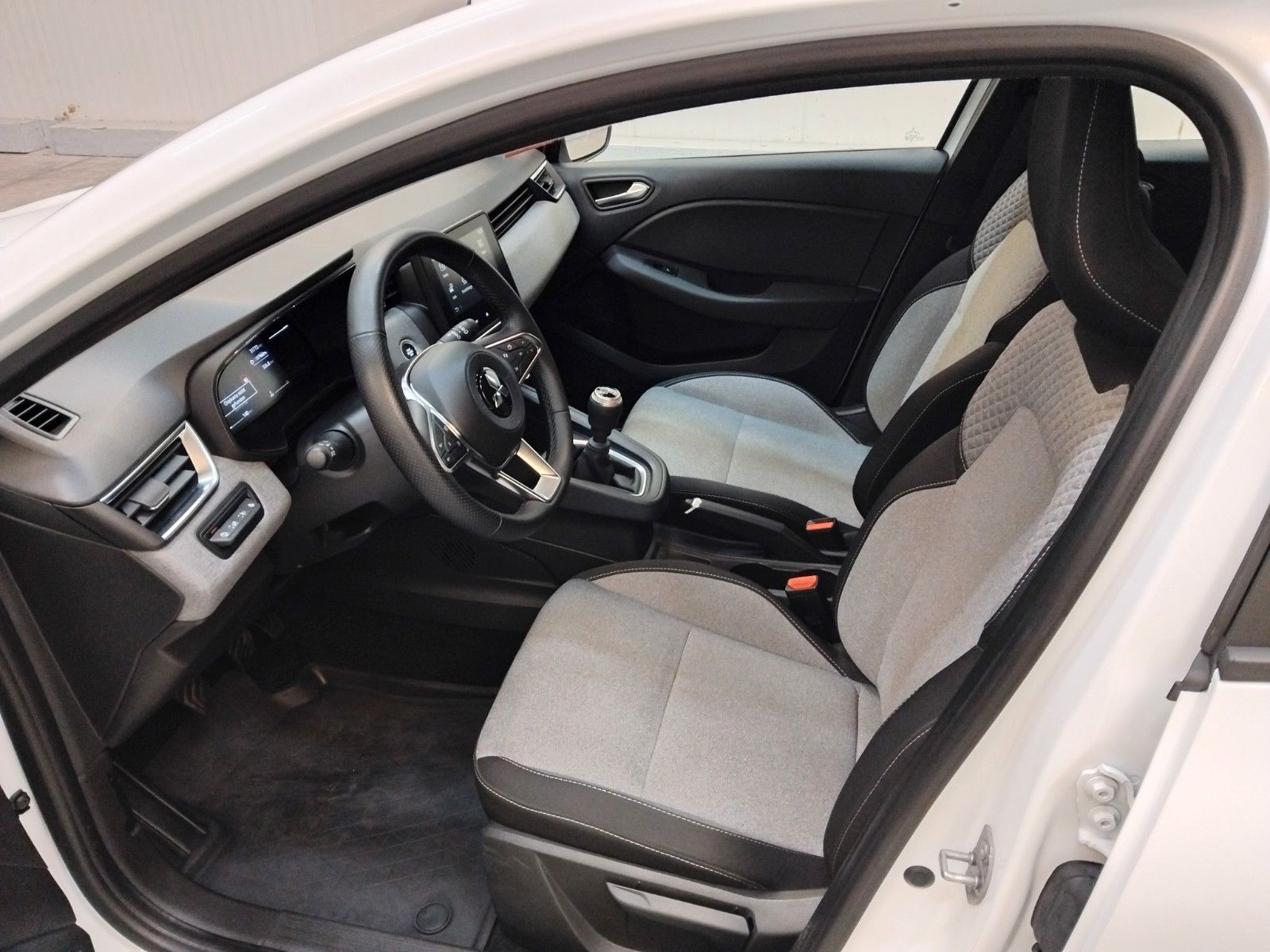 Mitsubishi Colt (06/2026, Benzin)