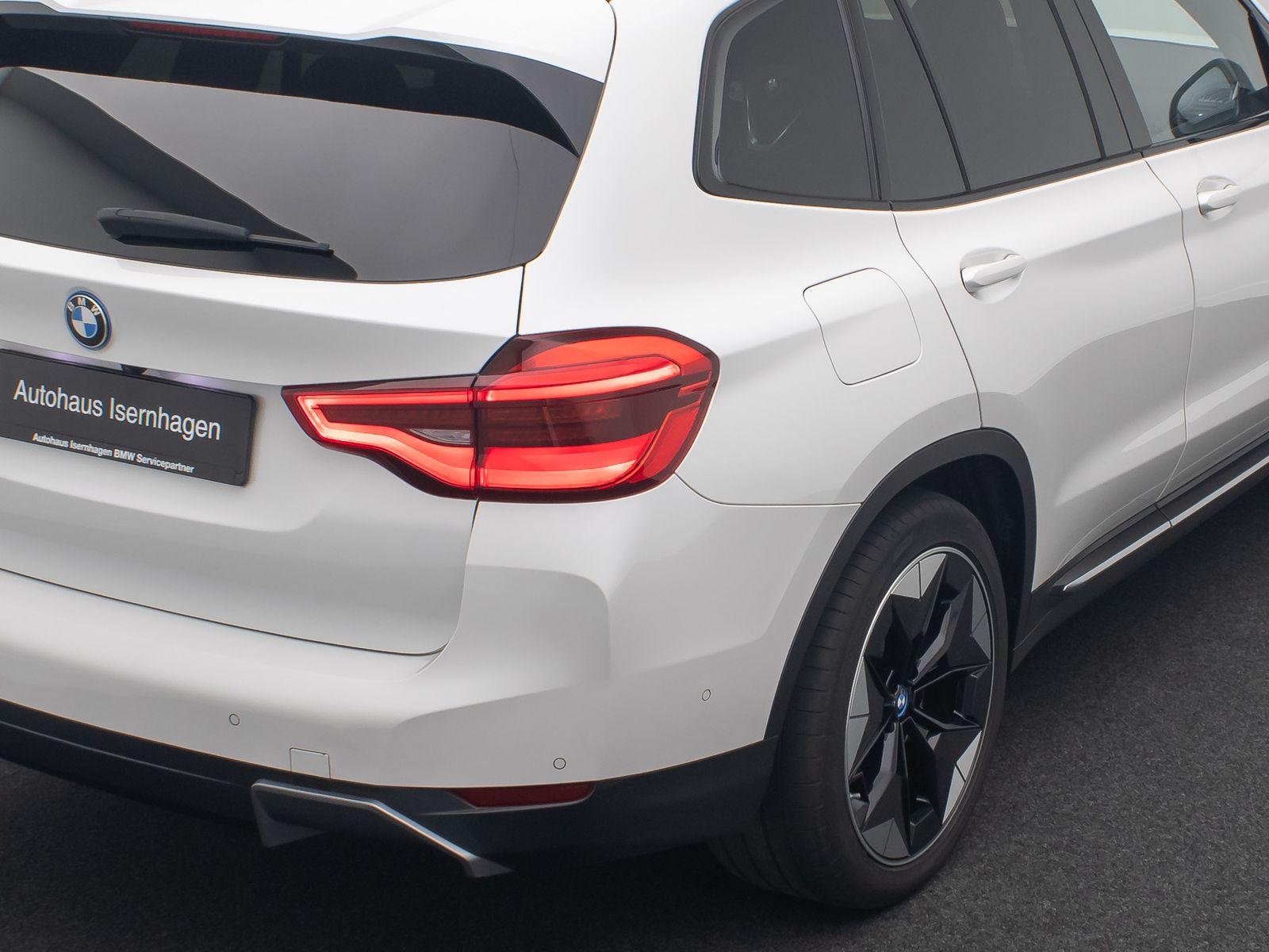 Fahrzeugabbildung BMW iX3 IMPRESSIVE AKH Alarm 360°HUD DAB Panoram 20"