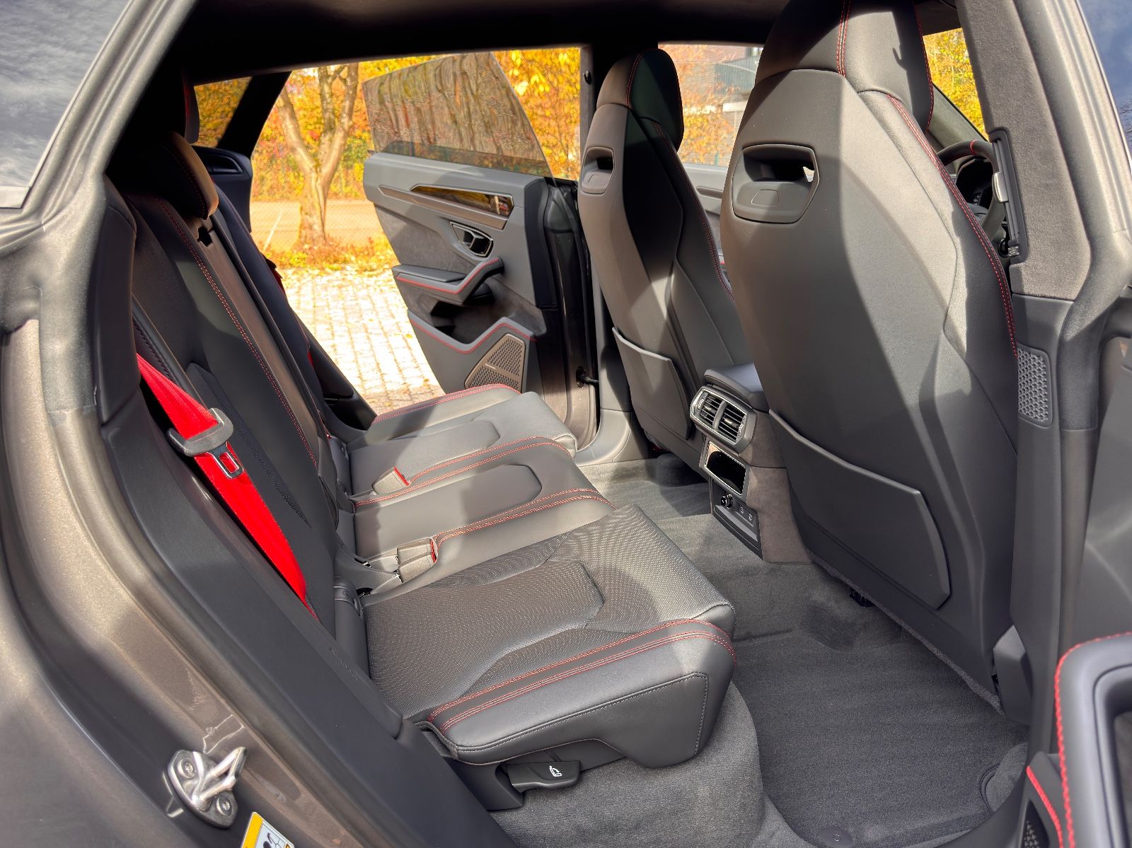 Fahrzeugabbildung Lamborghini URUS SE|BANG/OLUFSEN|PANO|MY25|BLANCO COC