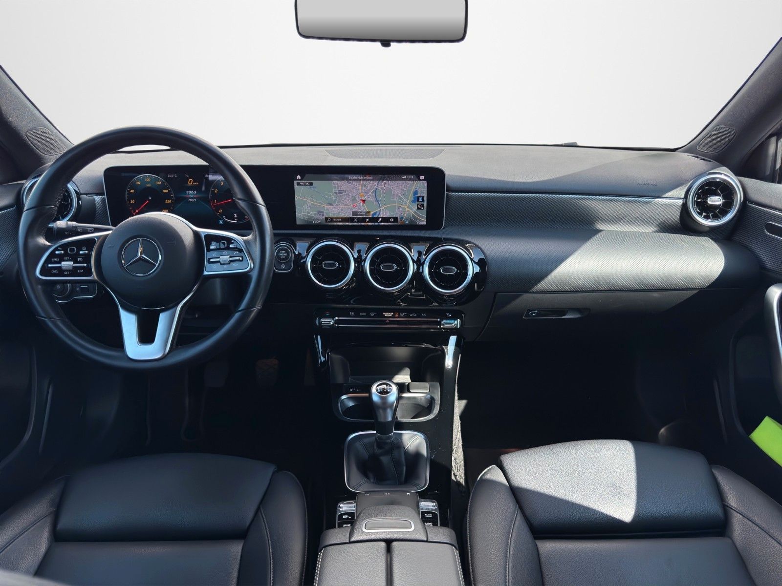 Fahrzeugabbildung Mercedes-Benz A200 SPORT PROGR PANO LED MBUX NAVI TEL LEDER