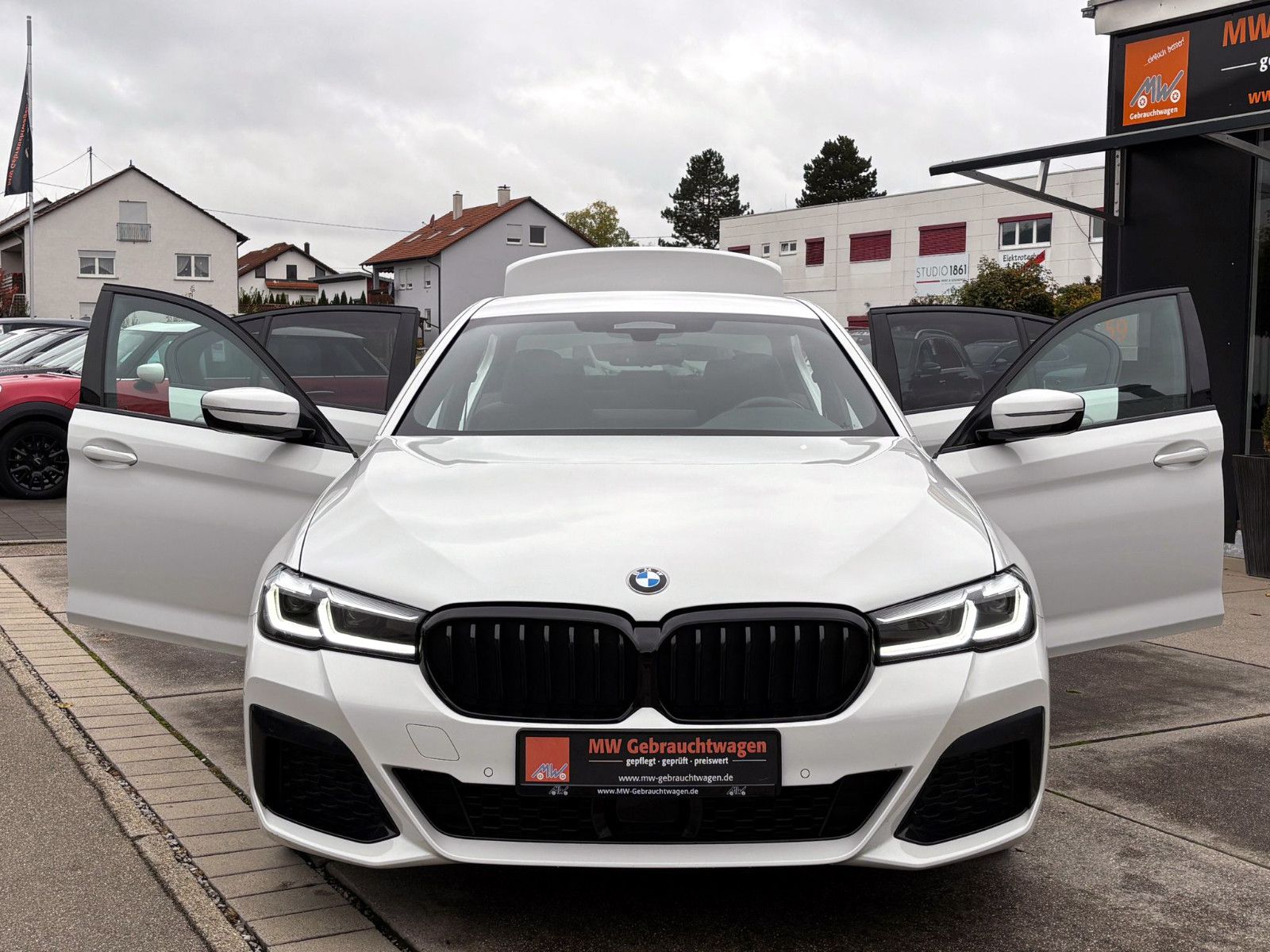 Fahrzeugabbildung BMW 520d Steptr. Limo M-Sport ACC KAM AHK LED SHZ