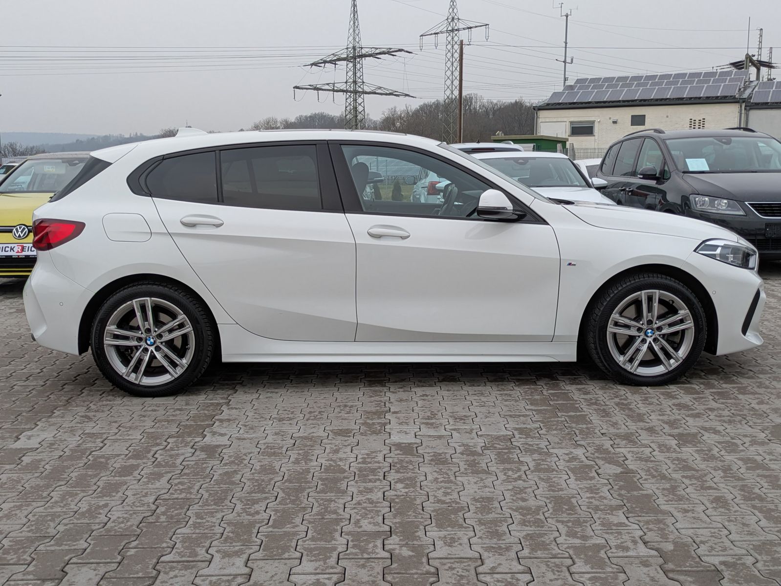 Fahrzeugabbildung BMW 120 i M-Sport PANO*ACC*KAMERA*H&K*Ad.-LED*PremP.