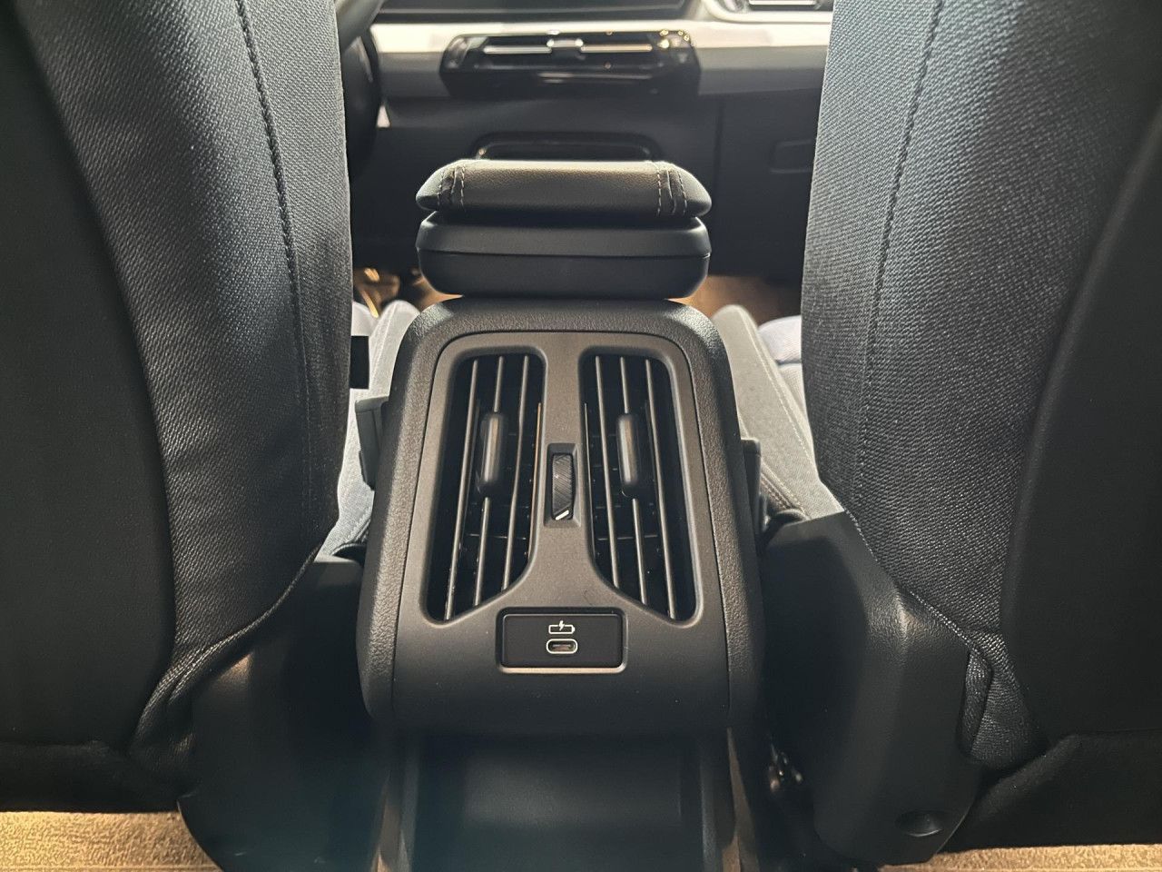 BMW iX2 - Bild 20