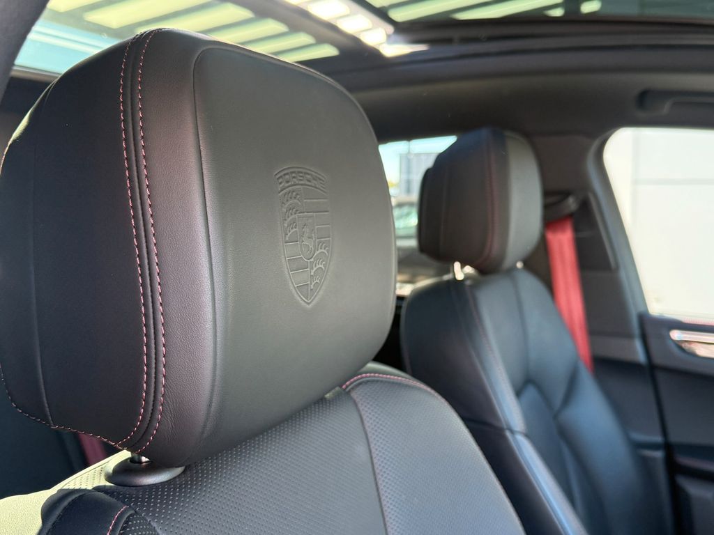 PORSCHE Macan 2023