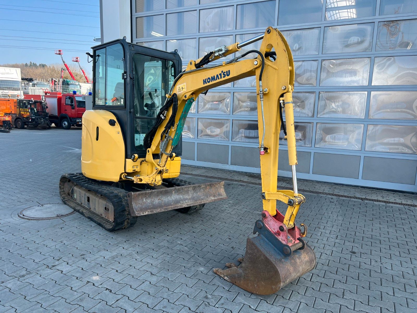 Fahrzeugabbildung Komatsu PC26MR / 2.032h / Tieflöffel 600mm/ MS03