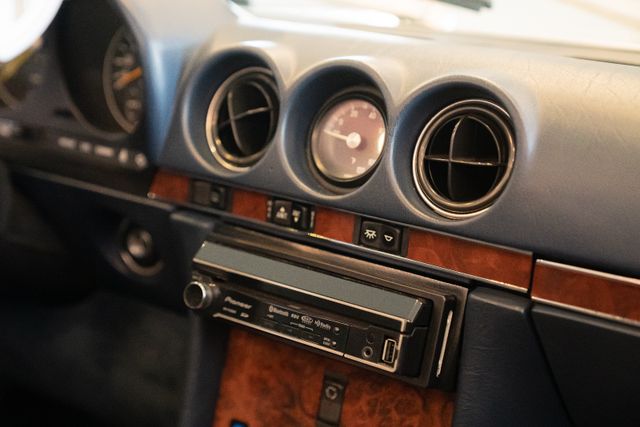 Fahrzeugabbildung Mercedes-Benz SL 560 W107 Cabrio, matching numbers