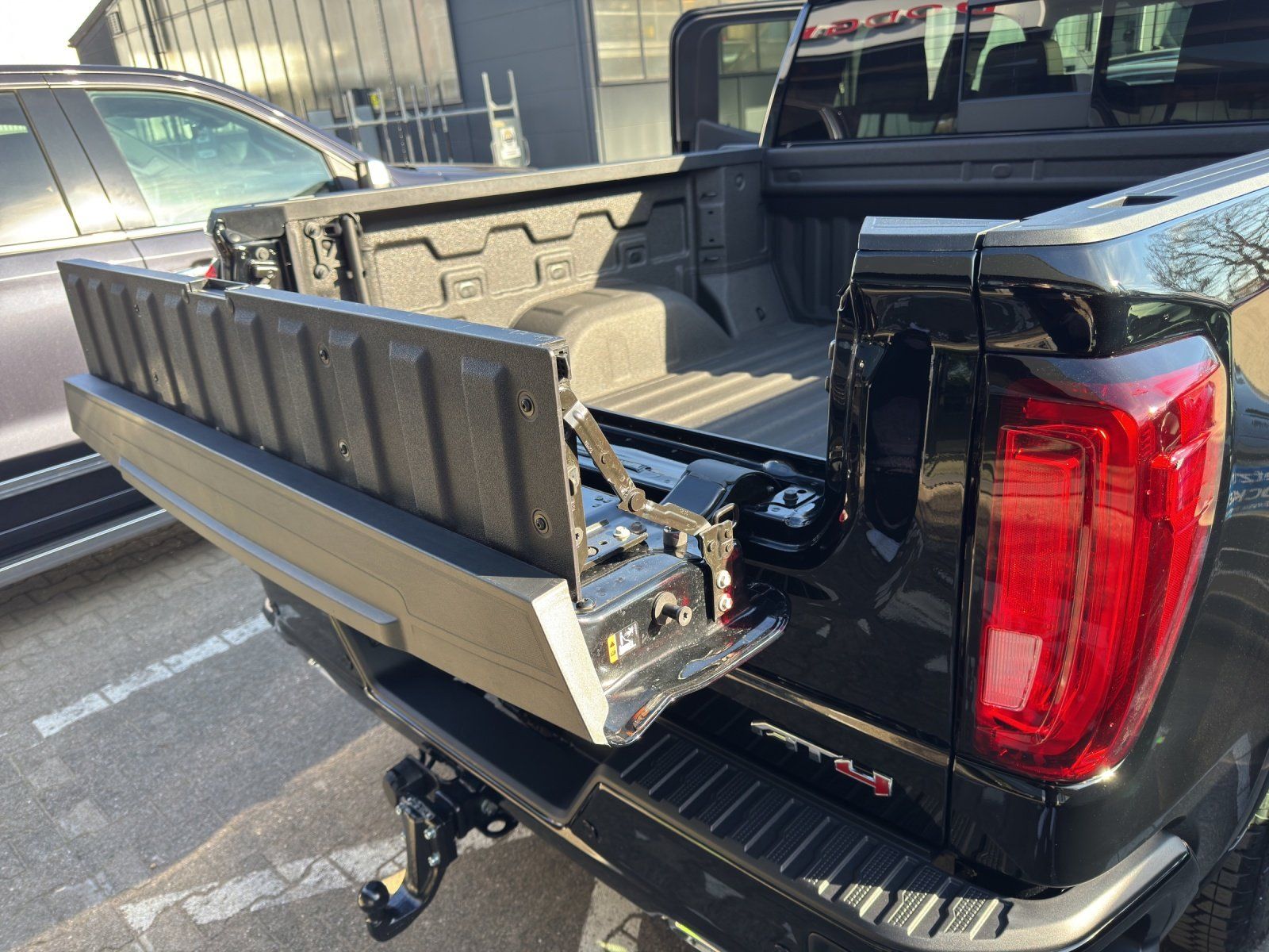 Fahrzeugabbildung GMC Sierra 1500 AT4 Crew Cab Short Bed AHK/LED/SHD/
