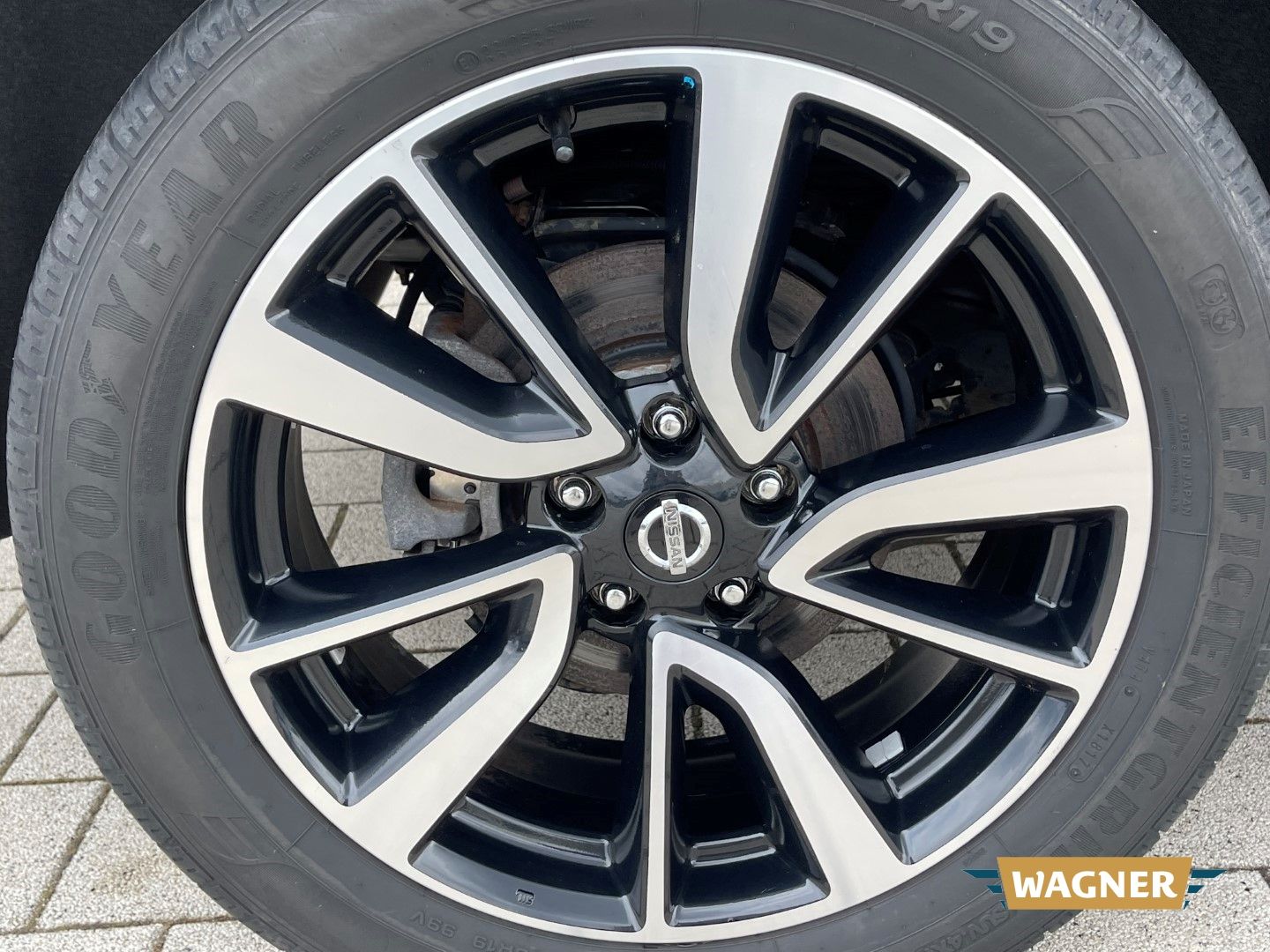 Fahrzeugabbildung Nissan X-Trail Tekna 4x4 1.6 dCi Panoramadach
