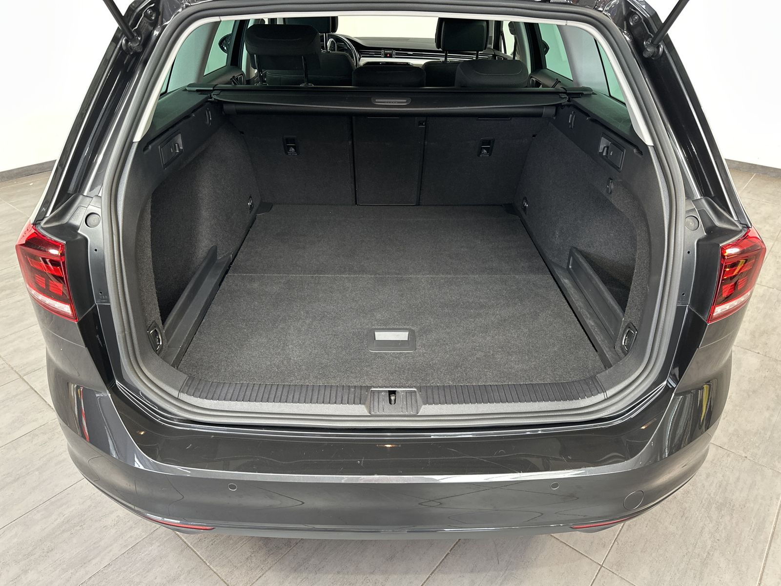 Fahrzeugabbildung Volkswagen Passat Variant 2.0 TDI DSG Business NAV+LED+ACC
