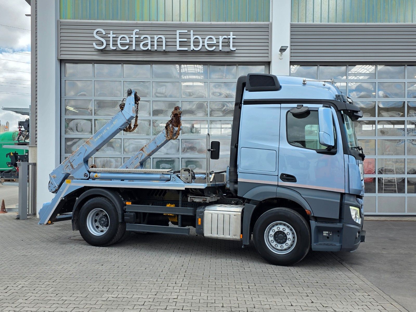 Fahrzeugabbildung Mercedes-Benz Actros 1848 L 4x2 Meiller AK 12. T Funk AHK