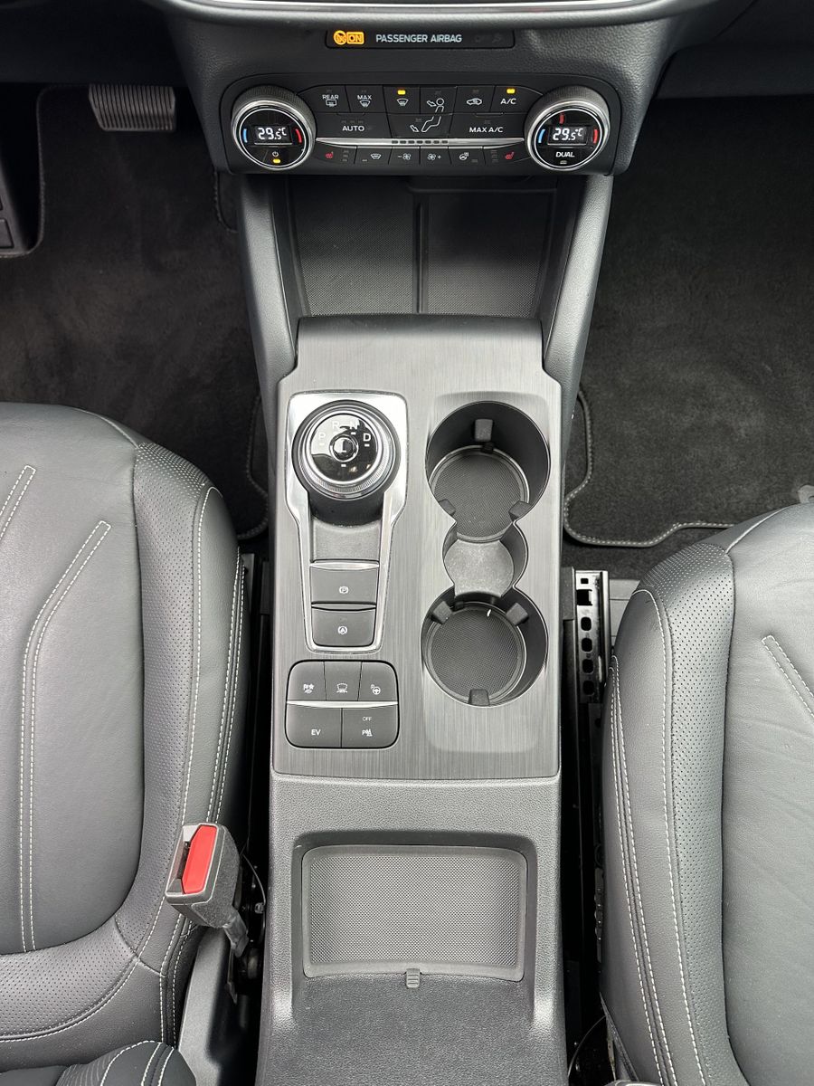 Fahrzeugabbildung Ford Kuga 2.5 Plug-In Hybrid Vignale NAV+LED+PANO+ACC