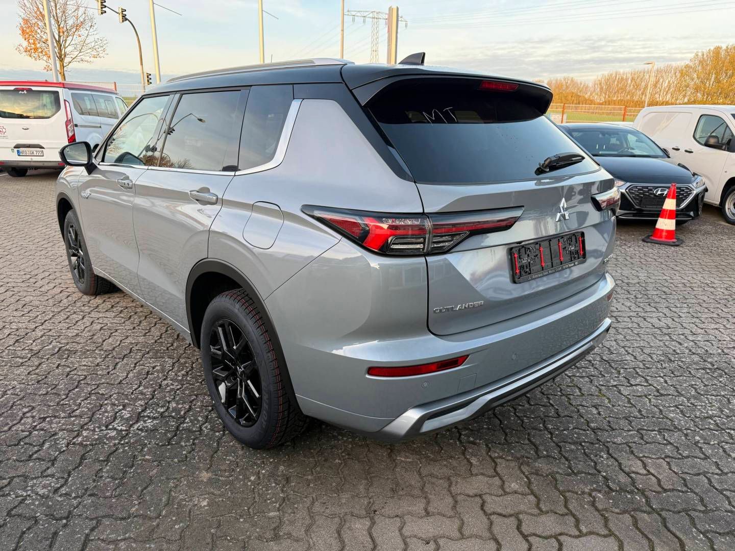 Fahrzeugabbildung Mitsubishi Outlander Plug-in TOP