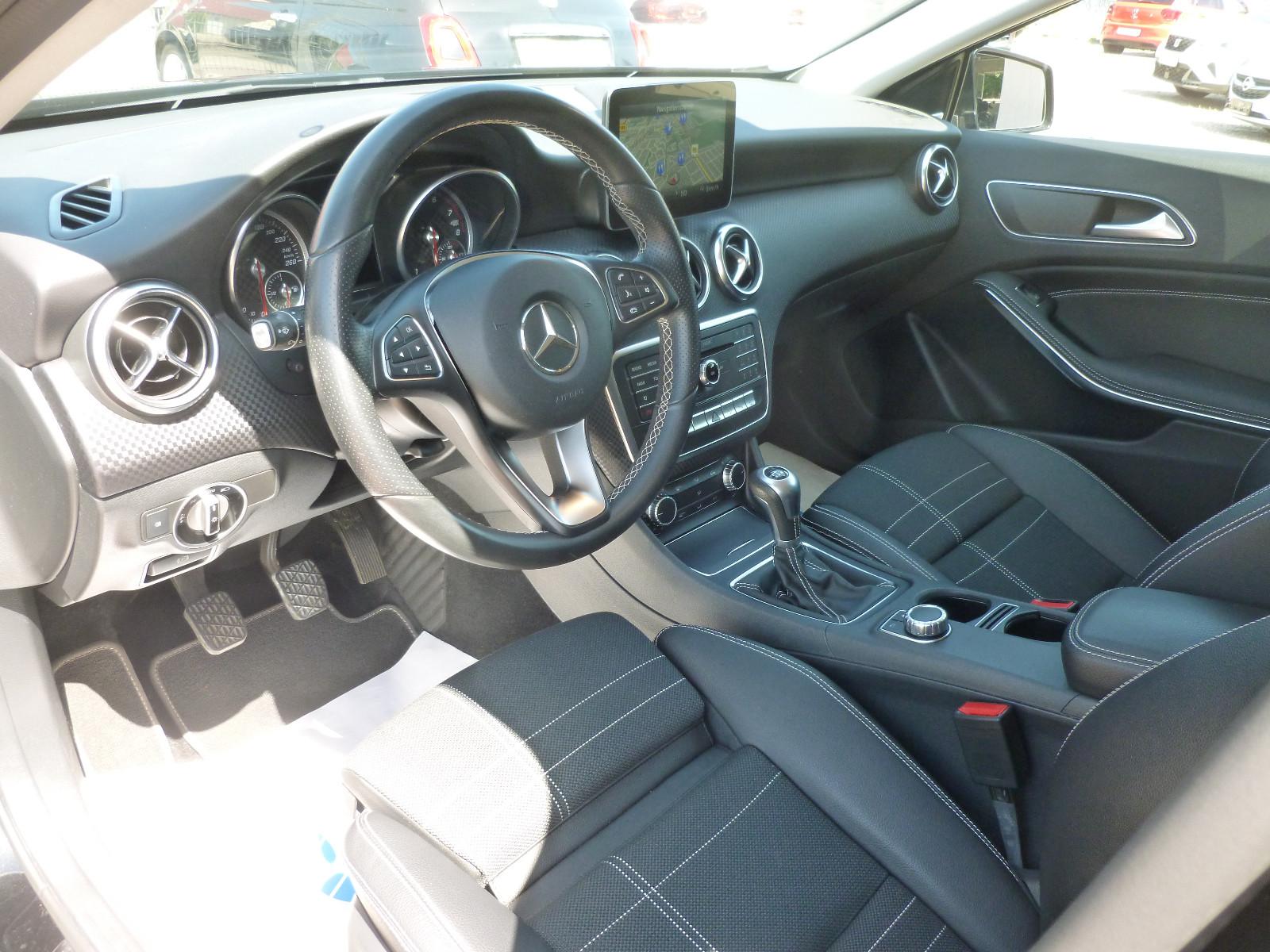 Mercedes-Benz A 250 Urban LED/H-K/Navi/Business/RFK