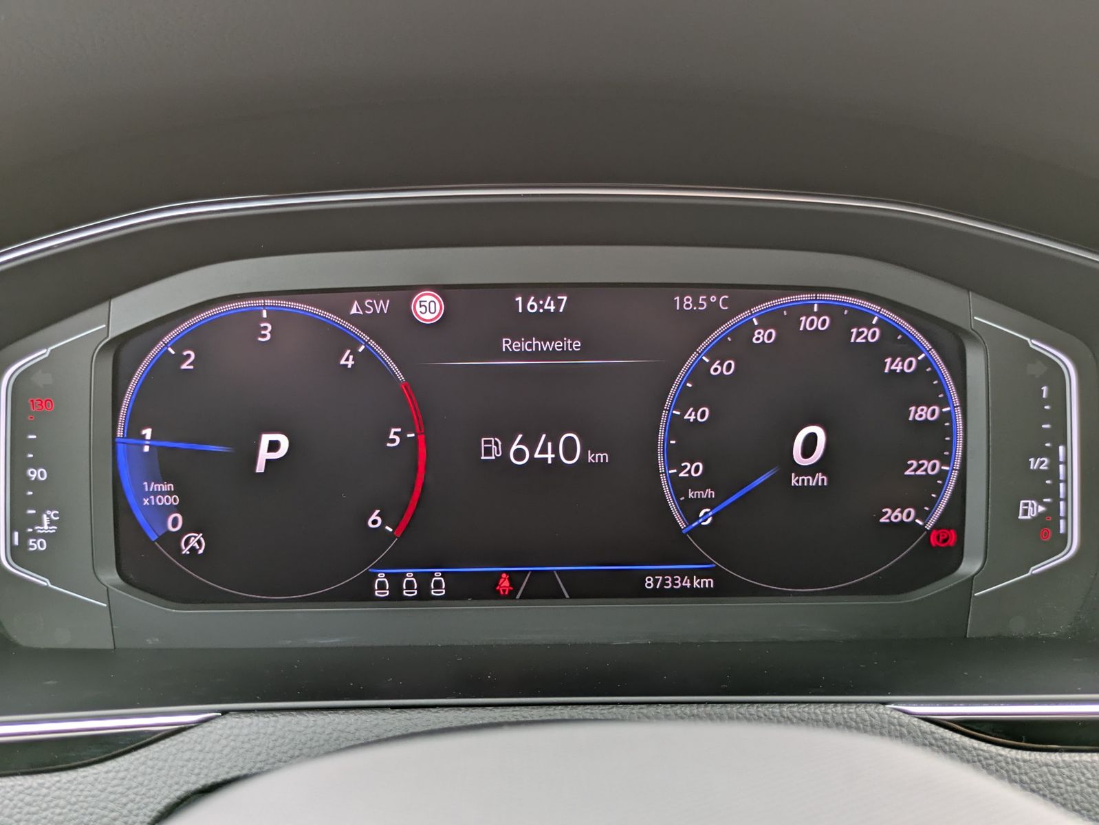 Fahrzeugabbildung Volkswagen Passat 2.0 TDI 2x R-Line MATRIX*KAMERA*ACC*NAVI