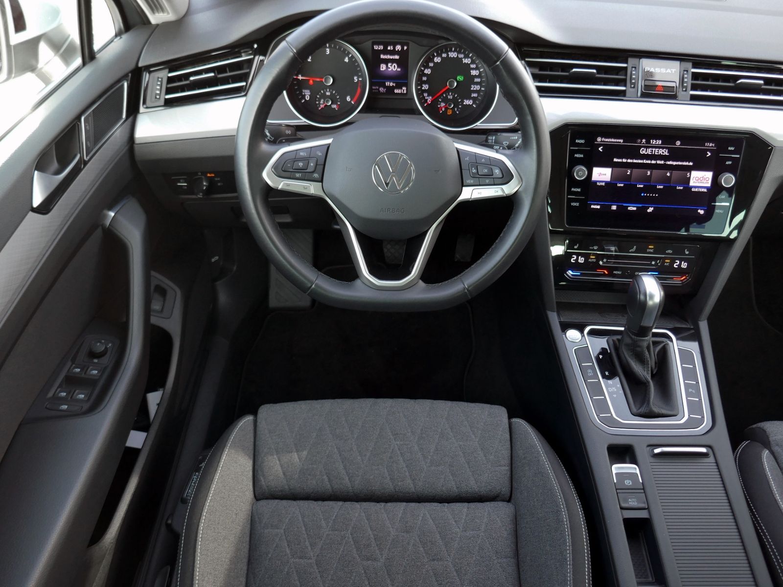 Fahrzeugabbildung Volkswagen Passat Variant Business 2.0 TDI DSG | LED RFK