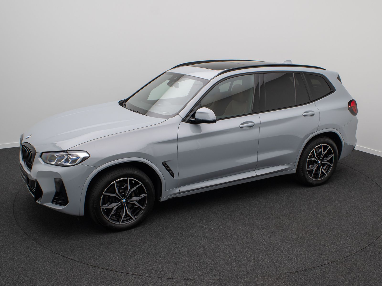 Fahrzeugabbildung BMW X3 xD30i M Sport Panorama Laser Kamera HUD HiFi