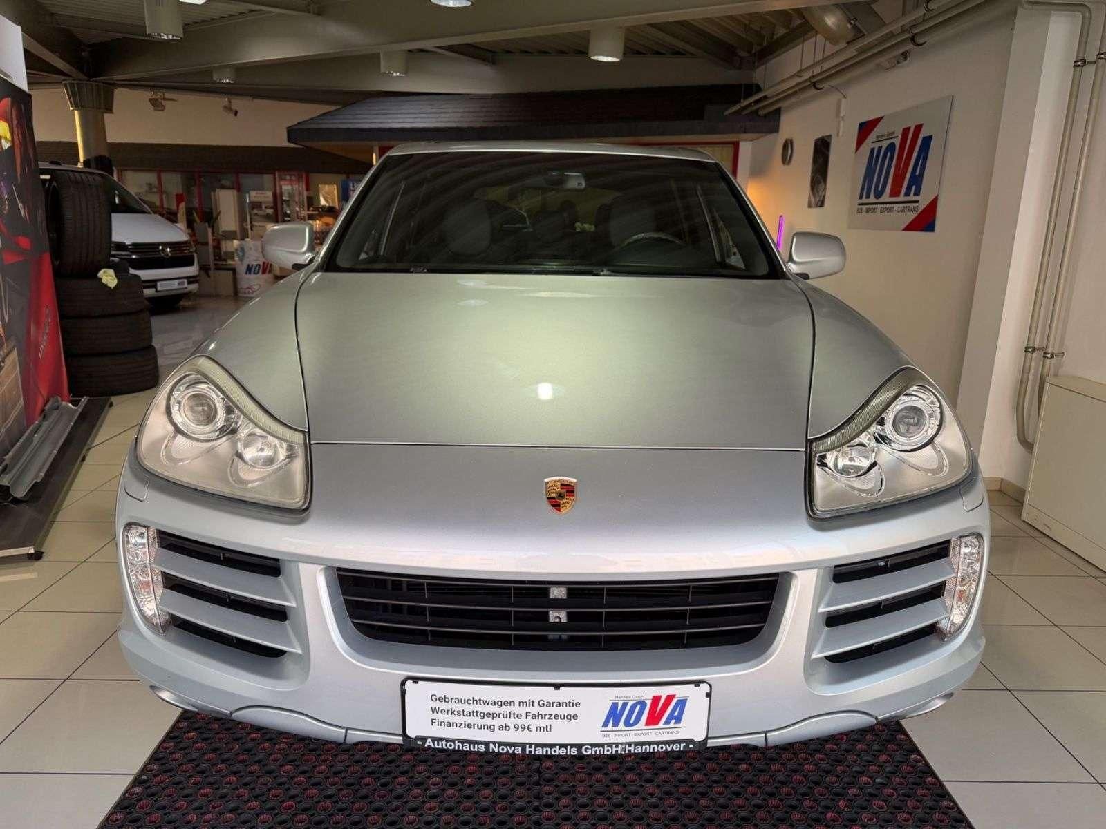 Porsche Cayenne - 1