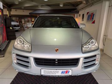 Porsche Cayenne - 1