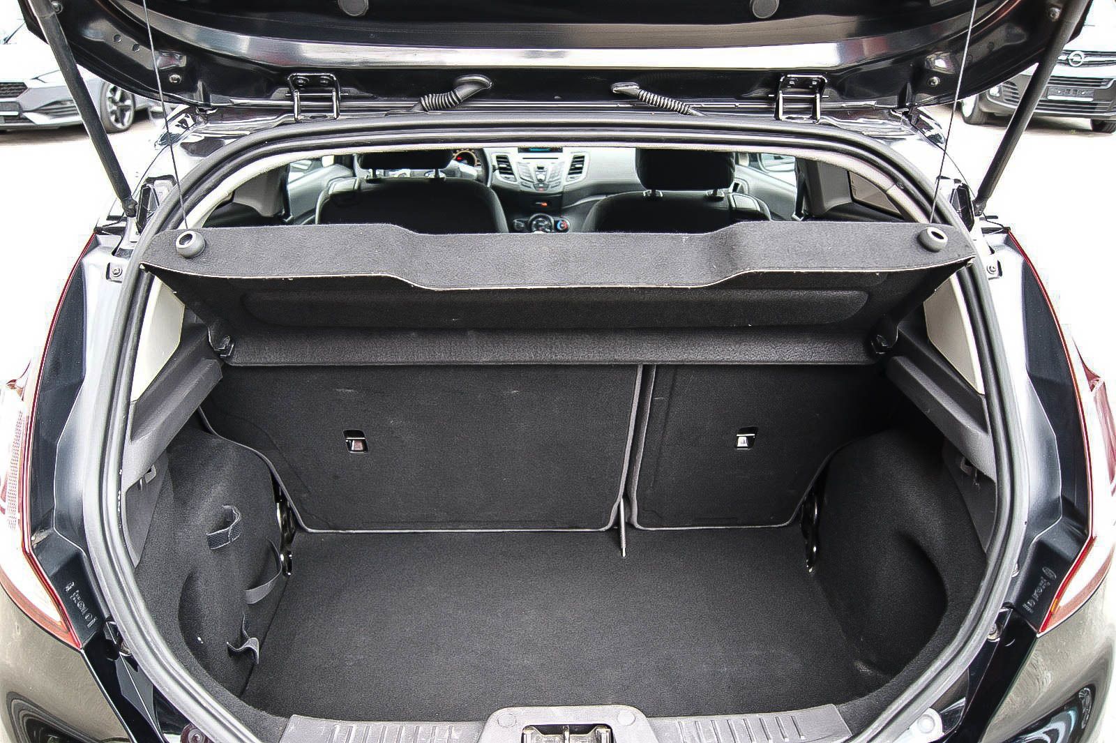 Fahrzeugabbildung Ford Fiesta 10 SYNC Edition SPORTFAHRWERK 17-ZOLL