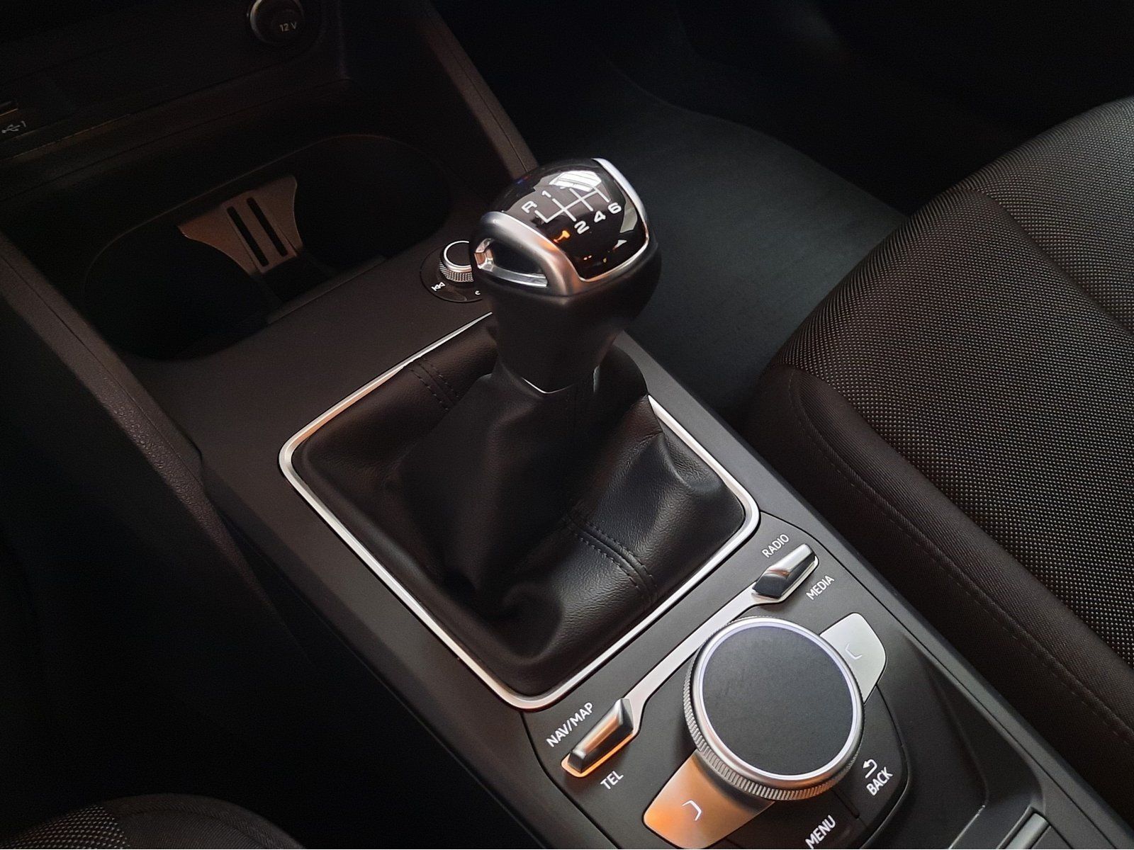 Fahrzeugabbildung Audi Q2 30 TFSI advanced *Cam*LED*PDC*Sitzhzg*AppC*